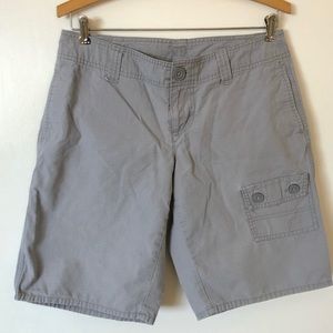 Women’s The North Face Cargo Shorts, Size 6- Gray